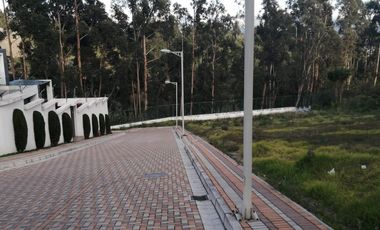 HERMOSO TERRENO EN VENTA EN URBANIZACIÓN PRIVADA. PINLLO. AMBATO