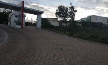 HERMOSO TERRENO EN VENTA EN URBANIZACIÓN PRIVADA. PINLLO. AMBATO