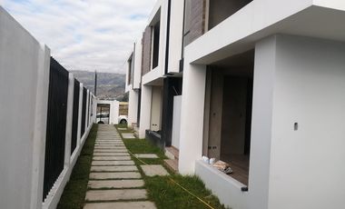 HERMOSA CASA EN VENTA POR ESTRENAR EN ATAHUALPA AMBATO