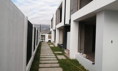 HERMOSA CASA EN VENTA POR ESTRENAR EN ATAHUALPA AMBATO