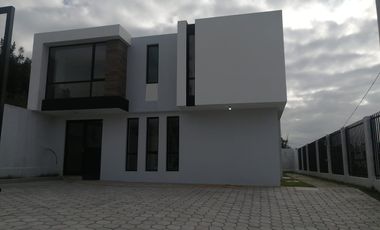 HERMOSA CASA EN VENTA POR ESTRENAR EN ATAHUALPA AMBATO