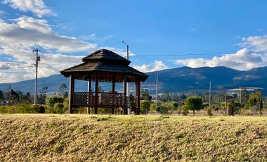 Terreno de 800 m2 de venta en Tabacundo (Urb. Hacienda La Pradera)