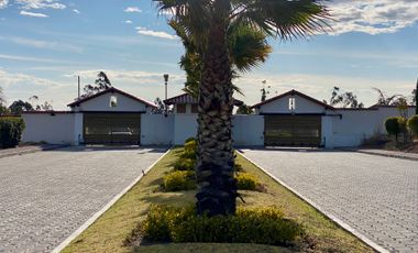 Terreno de 800 m2 de venta en Tabacundo (Urb. Hacienda La Pradera)
