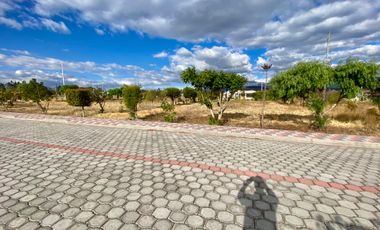 Terreno de 800 m2 de venta en Tabacundo (Urb. Hacienda La Pradera)