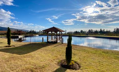 Terreno de 800 m2 de venta en Tabacundo (Urb. Hacienda La Pradera)