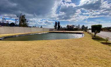 Terreno de 800 m2 de venta en Tabacundo (Urb. Hacienda La Pradera)