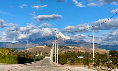 Terreno de 800 m2 de venta en Tabacundo (Urb. Hacienda La Pradera)