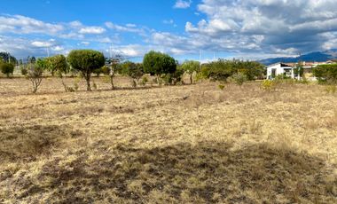 Terreno de 800 m2 de venta en Tabacundo (Urb. Hacienda La Pradera)