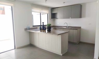 En  Venta casa  a estrenar Mitad del Mundo, cuotas de $380 MENSUALES