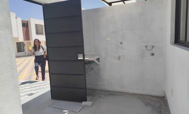 En  Venta casa  a estrenar Mitad del Mundo, cuotas de $380 MENSUALES