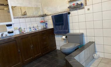 Venta casa amplia 4 dormitorios, sector Uraba
