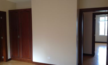 Renta casa de 4 dormitorios en Tanda -  Nayón