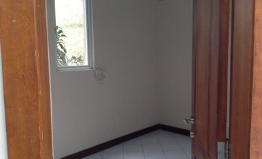 Renta casa de 4 dormitorios en Tanda -  Nayón