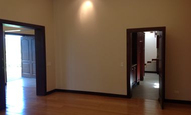 Renta casa de 4 dormitorios en Tanda -  Nayón