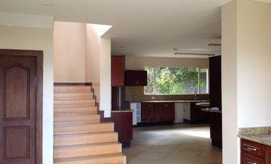 Renta casa de 4 dormitorios en Tanda -  Nayón