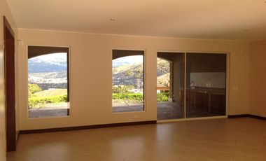 Renta casa de 4 dormitorios en Tanda -  Nayón