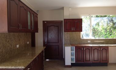 Renta casa de 4 dormitorios en Tanda -  Nayón