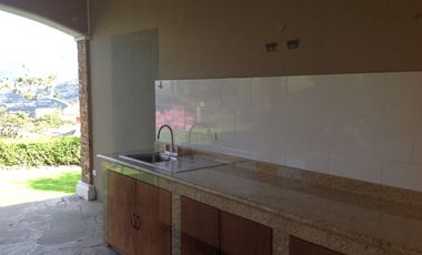Renta casa de 4 dormitorios en Tanda -  Nayón
