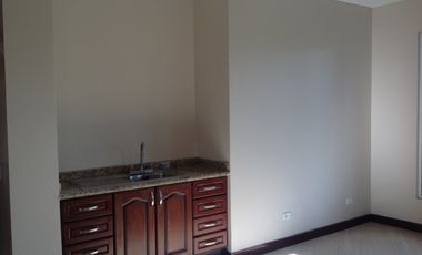 Renta casa de 4 dormitorios en Tanda -  Nayón