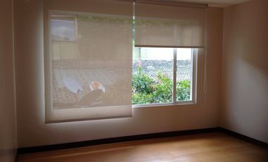 Renta casa de 4 dormitorios en Tanda -  Nayón
