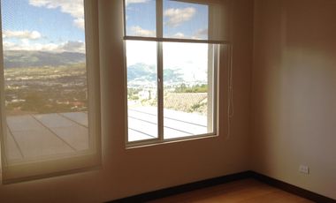 Renta casa de 4 dormitorios en Tanda -  Nayón
