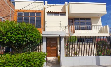 CASA INDEPENDIENTE EN VENTA EN SAN ANTONIO. AMBATO