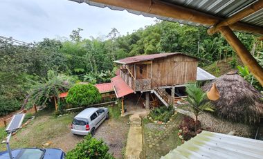 Venta Hostal Turística en Puerto Quito, 3 hectáreas