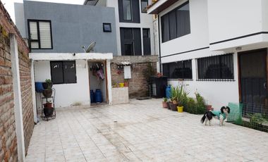 EN VENTA CASA DE DOS PLANTAS EN PINLLO - AMBATO