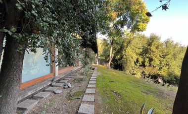 ARRIENDO DE MODERNA CASA CON GRANDIOSA VISTA A LA CIUDAD