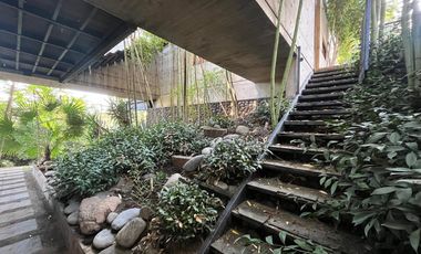 ARRIENDO DE MODERNA CASA CON GRANDIOSA VISTA A LA CIUDAD