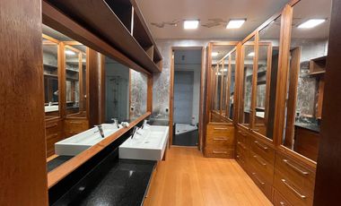 ARRIENDO DE MODERNA CASA CON GRANDIOSA VISTA A LA CIUDAD