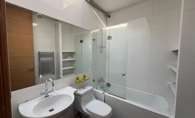 ARRIENDO DE MODERNA CASA CON GRANDIOSA VISTA A LA CIUDAD