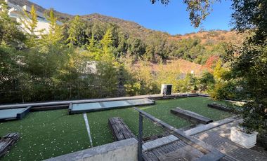ARRIENDO DE MODERNA CASA CON GRANDIOSA VISTA A LA CIUDAD