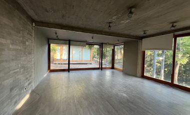 ARRIENDO DE MODERNA CASA CON GRANDIOSA VISTA A LA CIUDAD