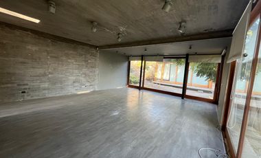 ARRIENDO DE MODERNA CASA CON GRANDIOSA VISTA A LA CIUDAD