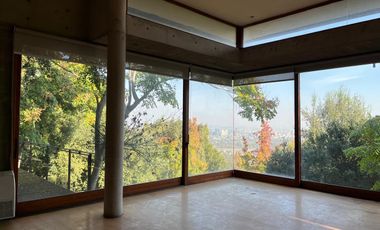 ARRIENDO DE MODERNA CASA CON GRANDIOSA VISTA A LA CIUDAD