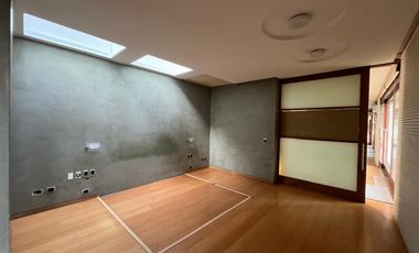 ARRIENDO DE MODERNA CASA CON GRANDIOSA VISTA A LA CIUDAD