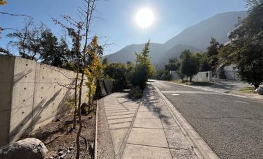 ARRIENDO DE MODERNA CASA CON GRANDIOSA VISTA A LA CIUDAD