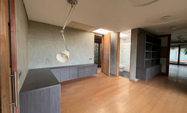 ARRIENDO DE MODERNA CASA CON GRANDIOSA VISTA A LA CIUDAD