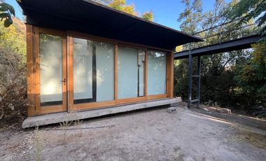 ARRIENDO DE MODERNA CASA CON GRANDIOSA VISTA A LA CIUDAD