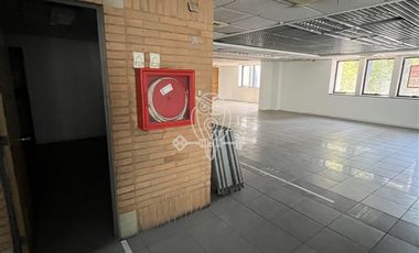 Oficina en Arriendo en El bosque norte con Don Carlos