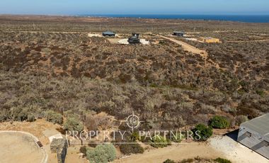 “Vive Frente al Mar en Agua Dulce: Terreno Exclusivo con Vista Inalterable en Huentelauquén”