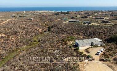 “Vive Frente al Mar en Agua Dulce: Terreno Exclusivo con Vista Inalterable en Huentelauquén”