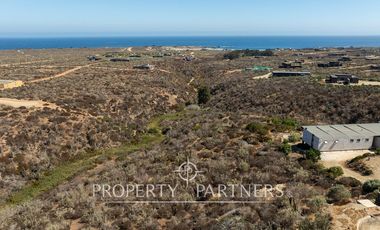 “Vive Frente al Mar en Agua Dulce: Terreno Exclusivo con Vista Inalterable en Huentelauquén”