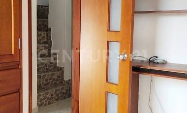 HERMOSA CASA EN RENTA EN TINTAL 1