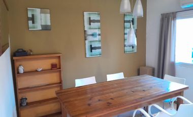 Departamento 2 ambientes sobre Gorriti a dos cuadras de las Lomitas y estación Lomas de Zamora.