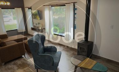 Calle Los Crisantemos e/ Los Pinos y Arrayanes  - Casa con jacuzzi en Costa del Este