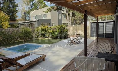 Calle Los Crisantemos e/ Los Pinos y Arrayanes  - Casa con jacuzzi en Costa del Este