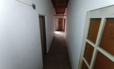Casa en venta - 2 Dormitorios 1 Baño - Local - Ringuelet