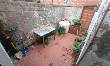 Casa en venta - 2 Dormitorios 1 Baño - Local - Ringuelet